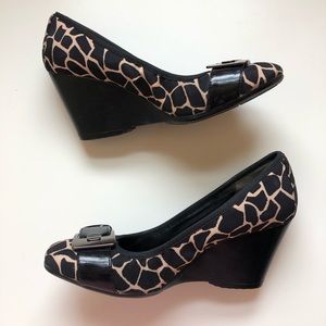 Bandolino Giraffe print wedge patent buckle 7.5